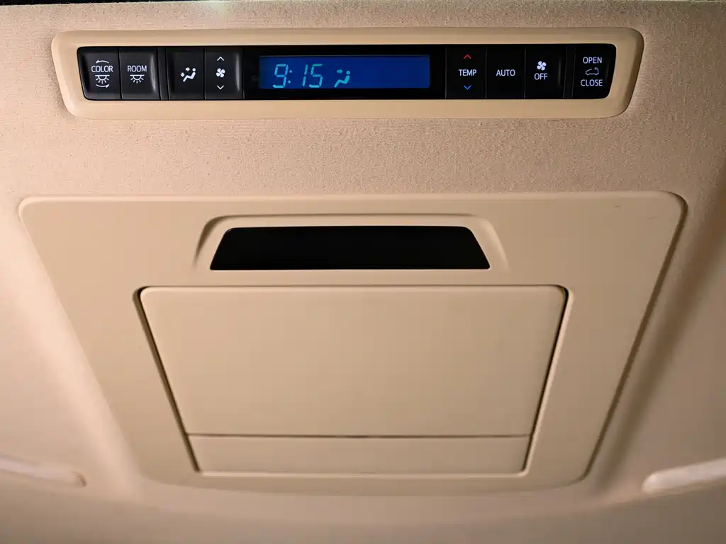 Toyota Alphard 2022 — фото 21