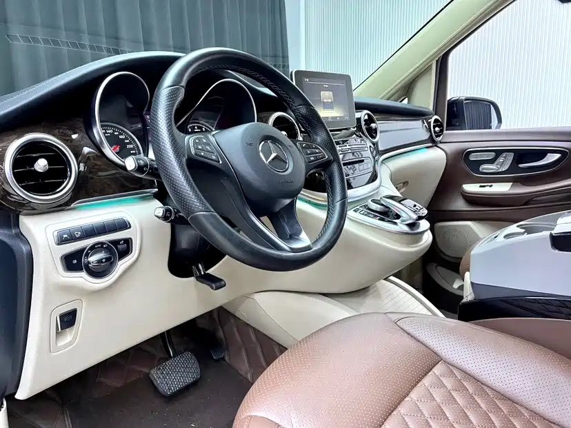 Mercedes-Benz V-Class 2018 — фото 10