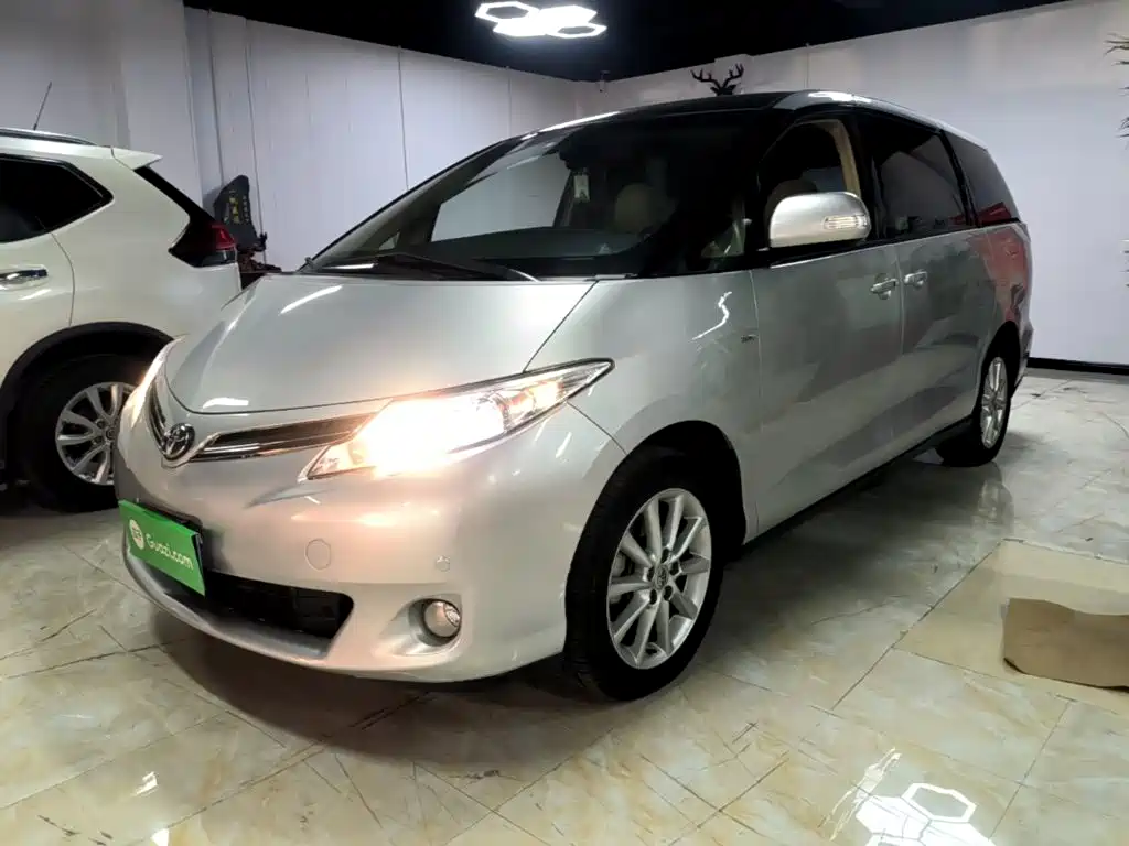 Toyota Previa 2015 — фото 1