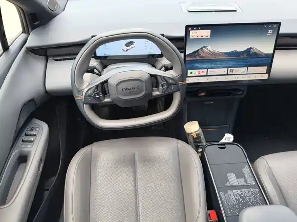 Lynk & Co Z20 2025
