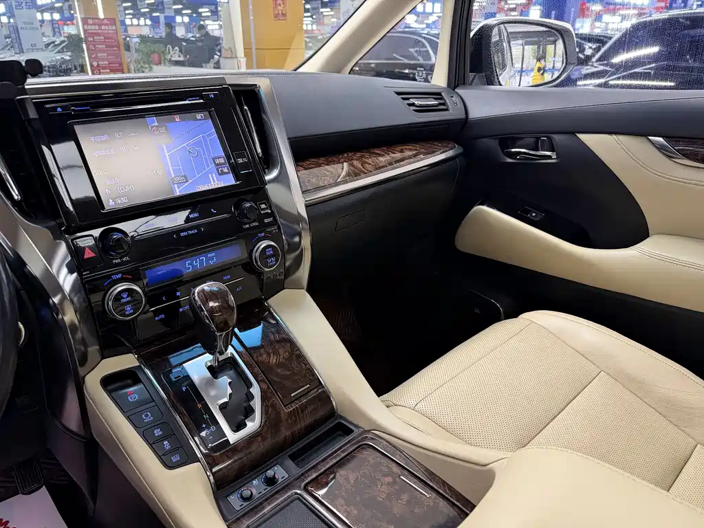 Toyota Alphard 2019 — фото 11