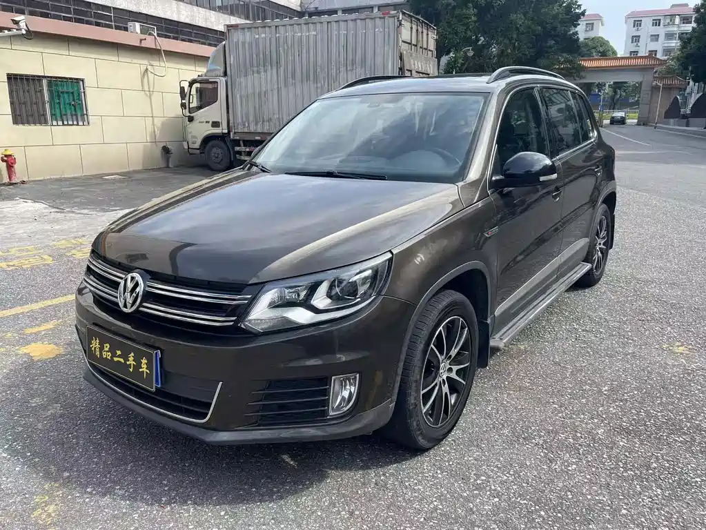 Volkswagen Tiguan 2015 — фото 1