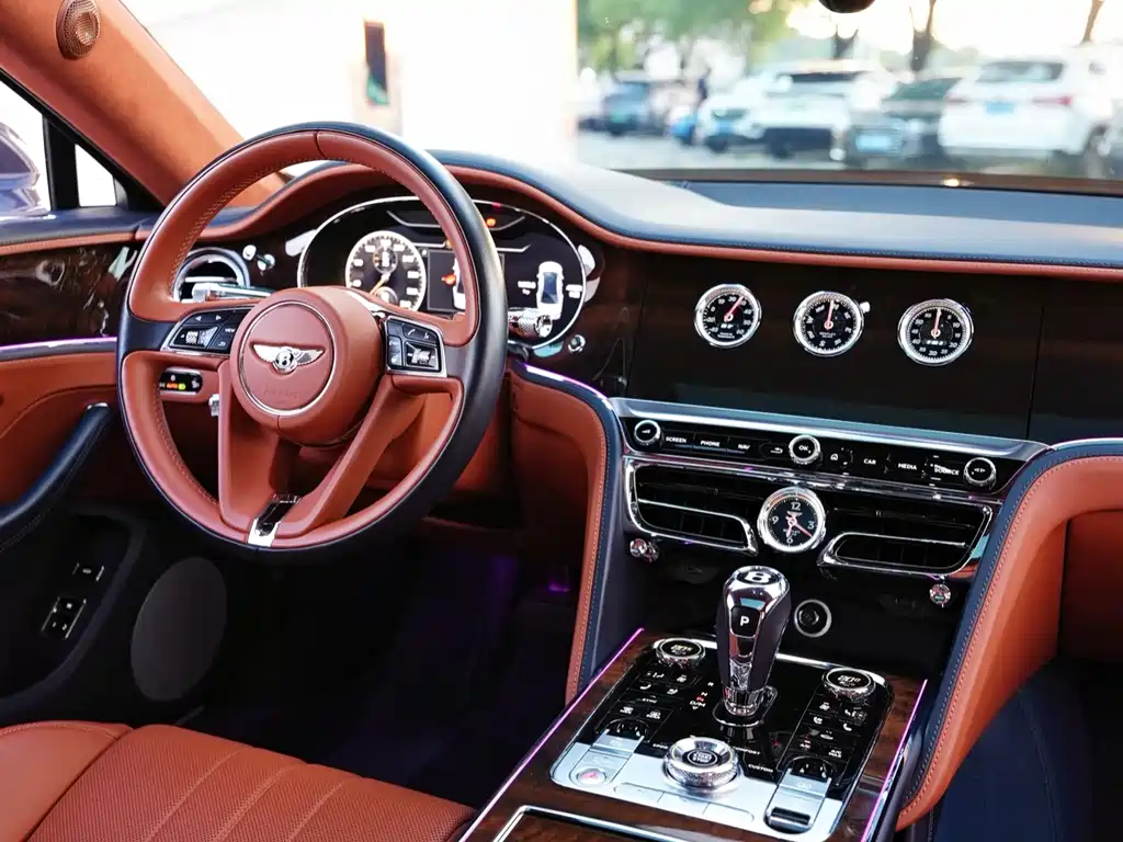 Bentley Flying Spur 2020 — фото 25