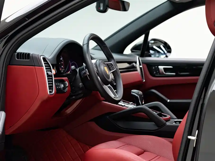Porsche Cayenne Hybrid 2022 — фото 12