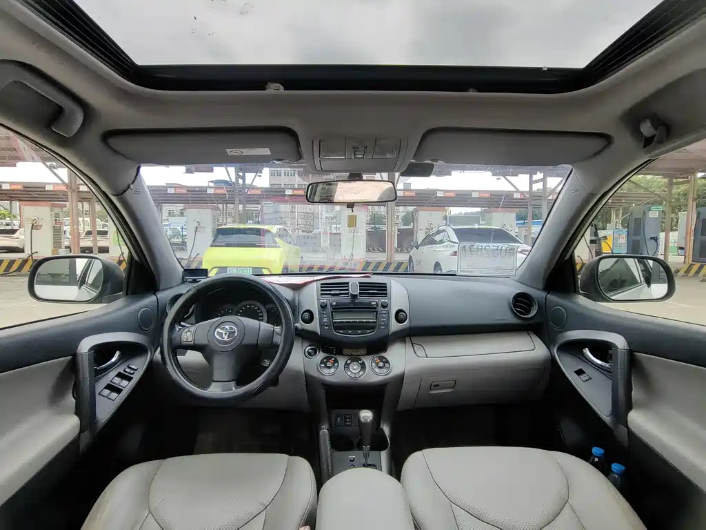 Toyota RAV4 2010 — фото 20