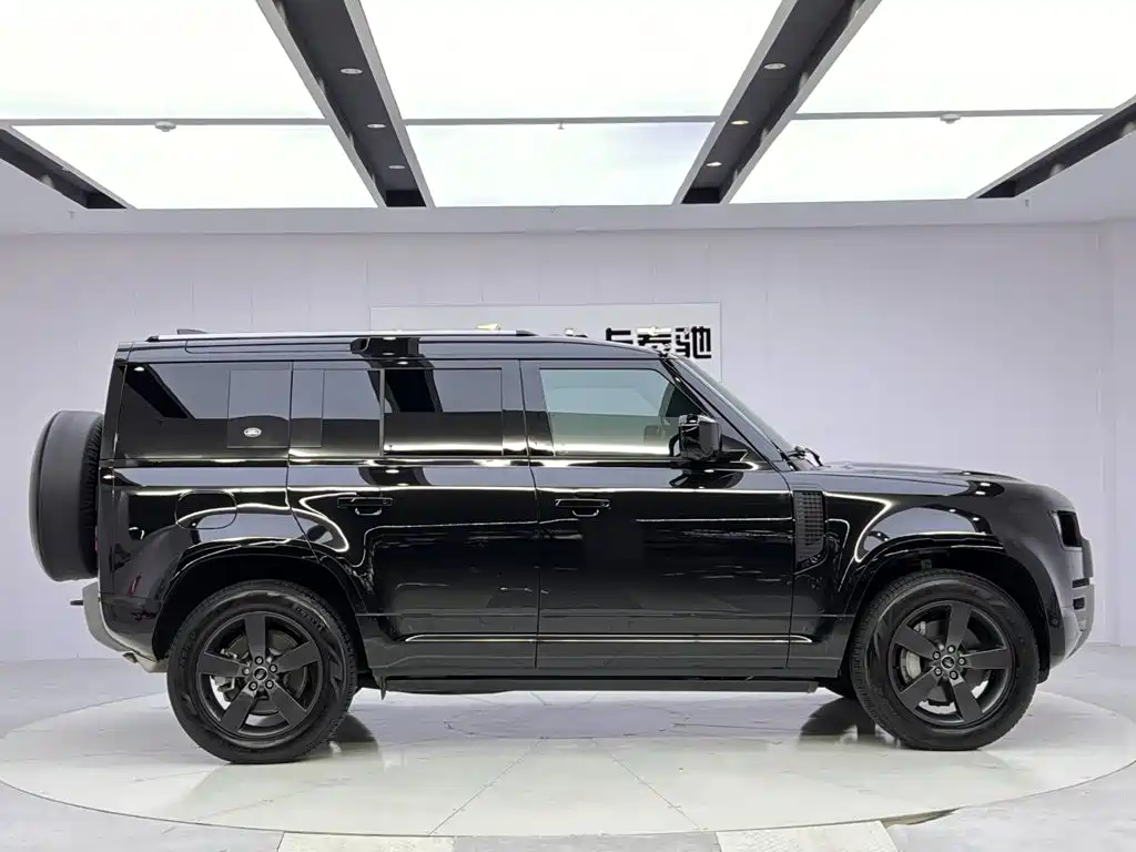 Land Rover Defender 2024 — фото 6