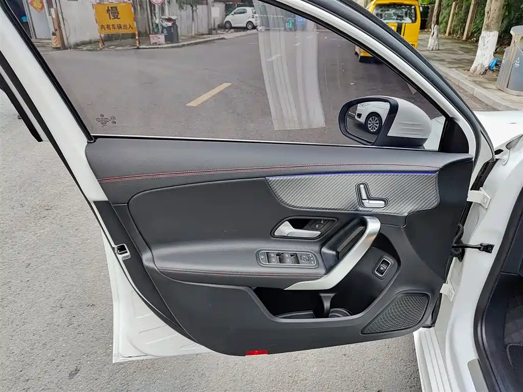 Mercedes-Benz A-Class 2023 — фото 6