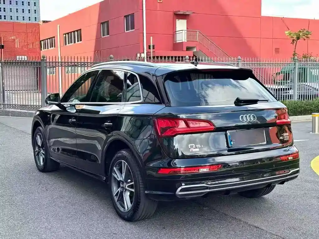 Audi Q5L 2020 — фото 9