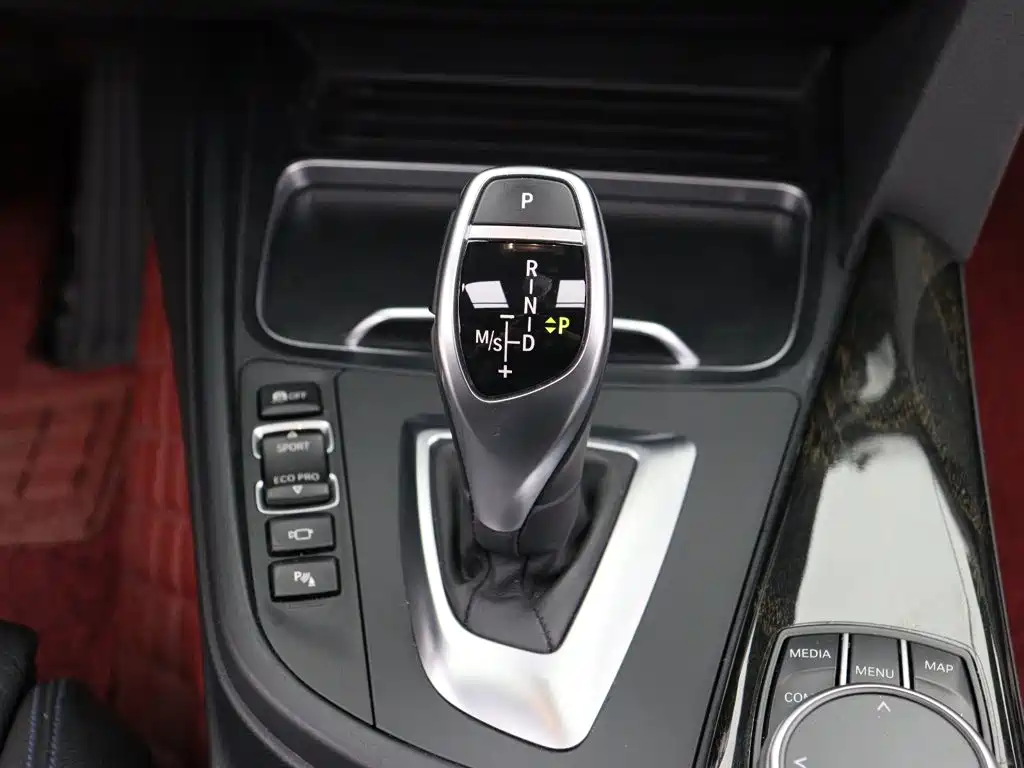 BMW 4 Series 2018 — фото 19