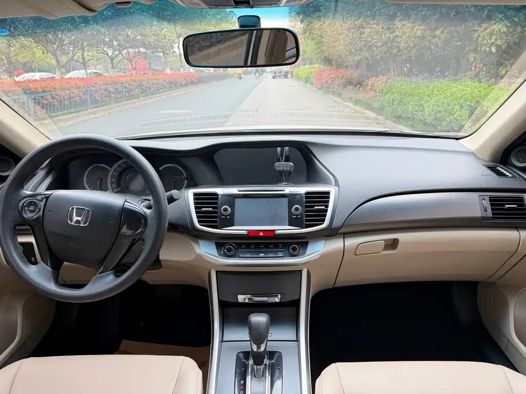 Honda Accord 2014 — фото 17