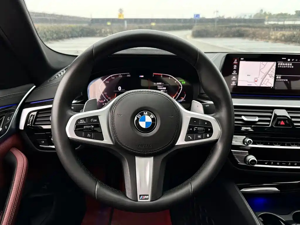 BMW 5 Series 2020 — фото 11