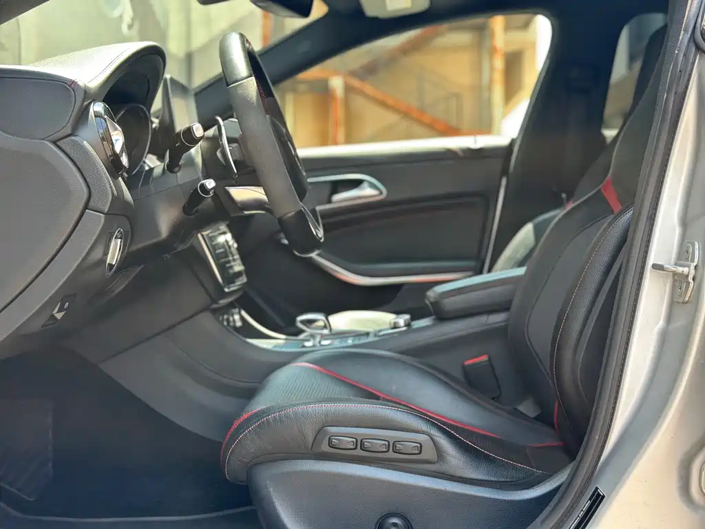 Mercedes-Benz CLA AMG 2015 — фото 13
