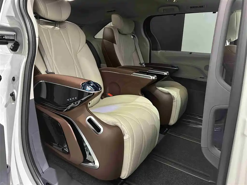 Toyota Sienna 2025 — фото 16