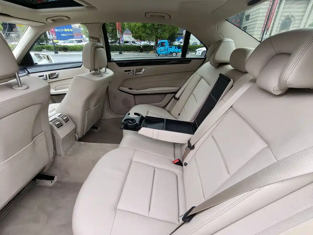 Mercedes-Benz E-Class 2014 — фото 18