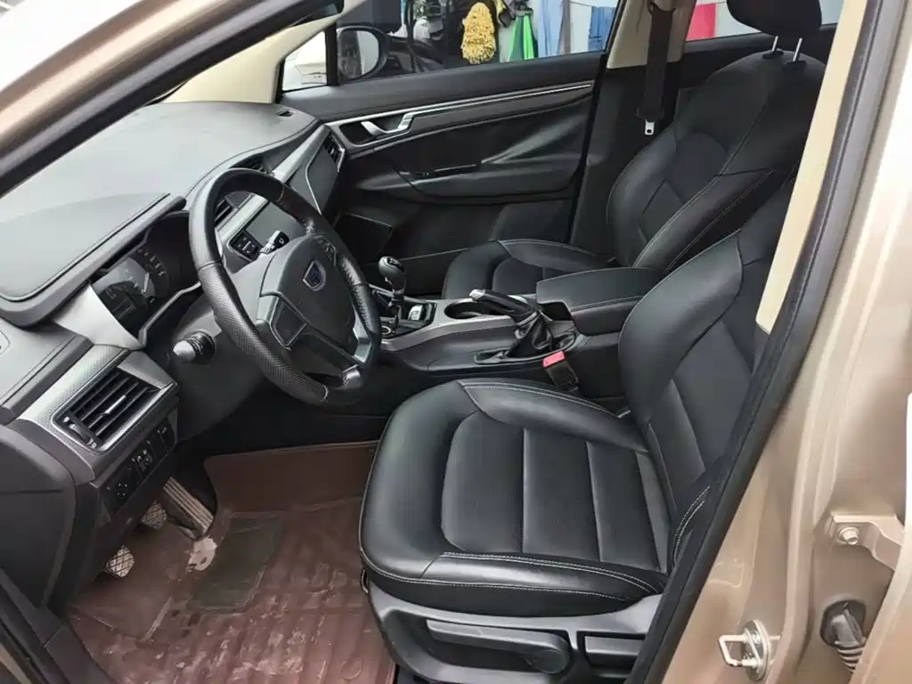 Geely Emgrand GS 2016 — фото 15