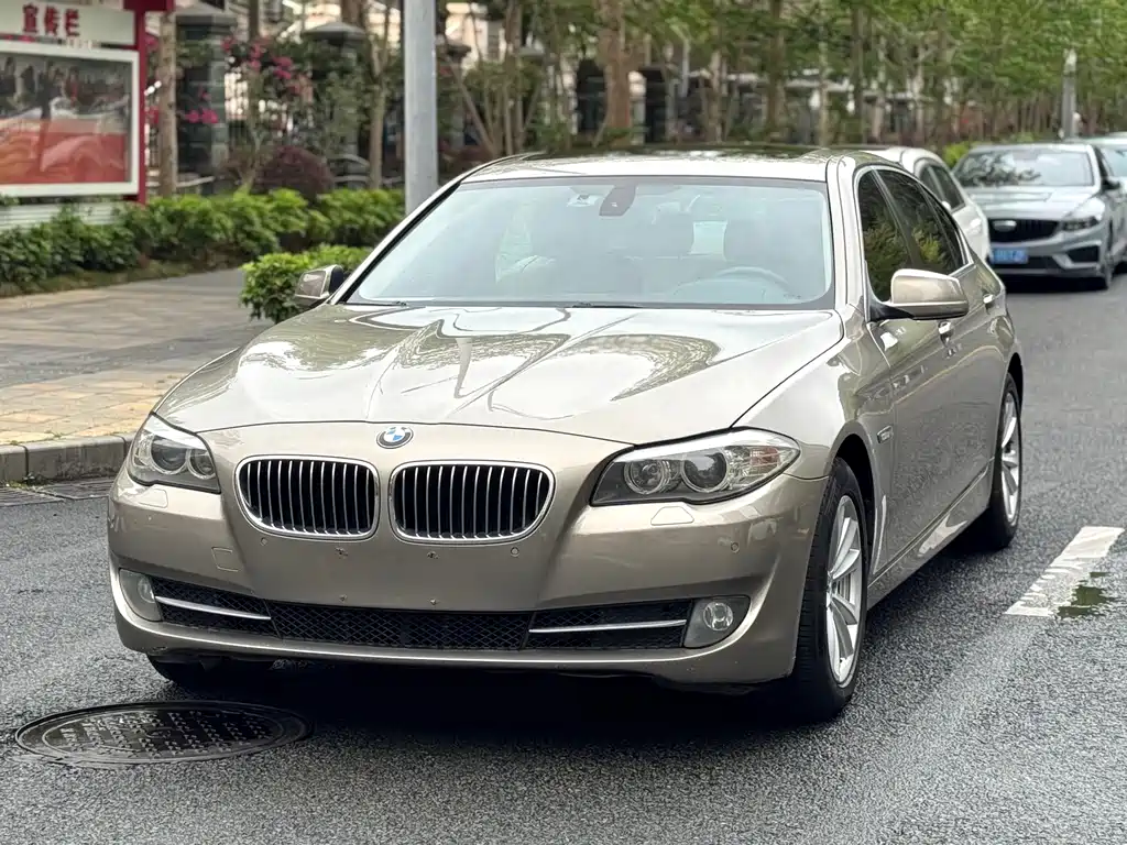 BMW 5 Series 2011 — фото 3