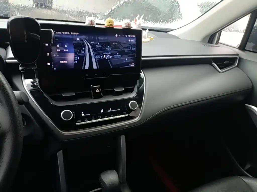 Toyota Corolla Cross 2023 — фото 10