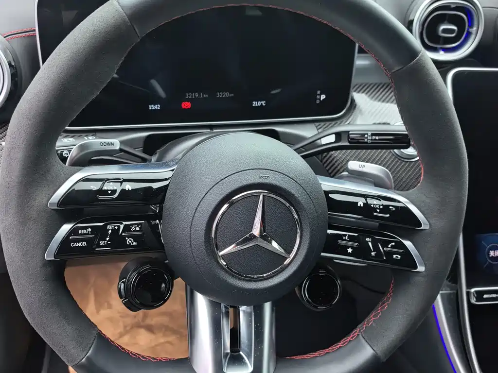 Mercedes-Benz C-Class AMG 2025 — фото 9