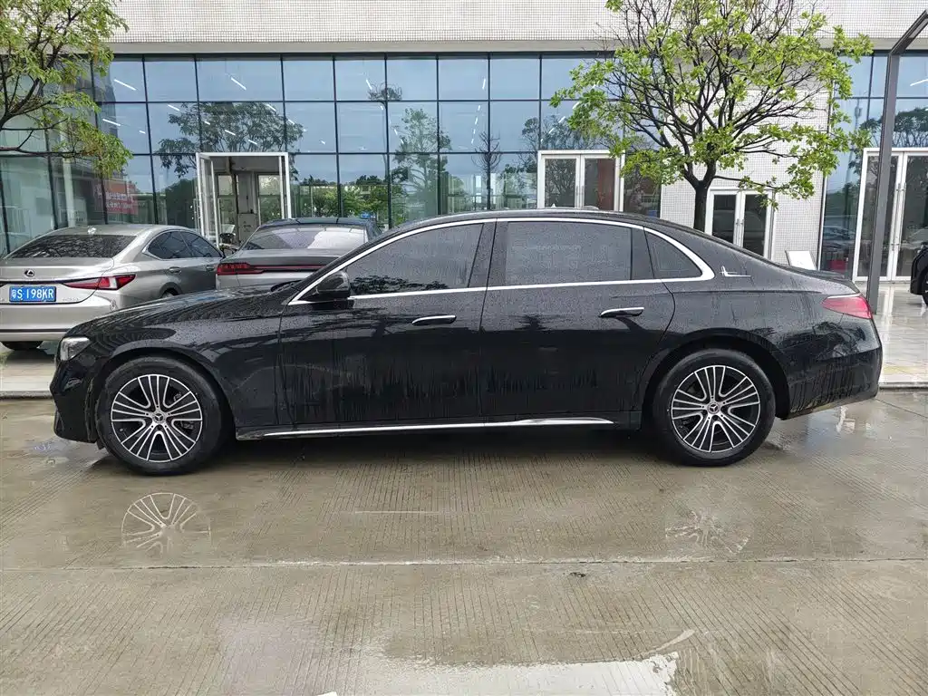 Mercedes-Benz E-Class 2024