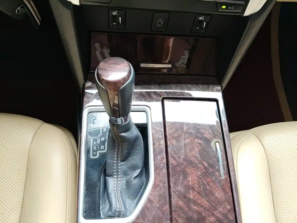 Toyota Camry 2017 — фото 14