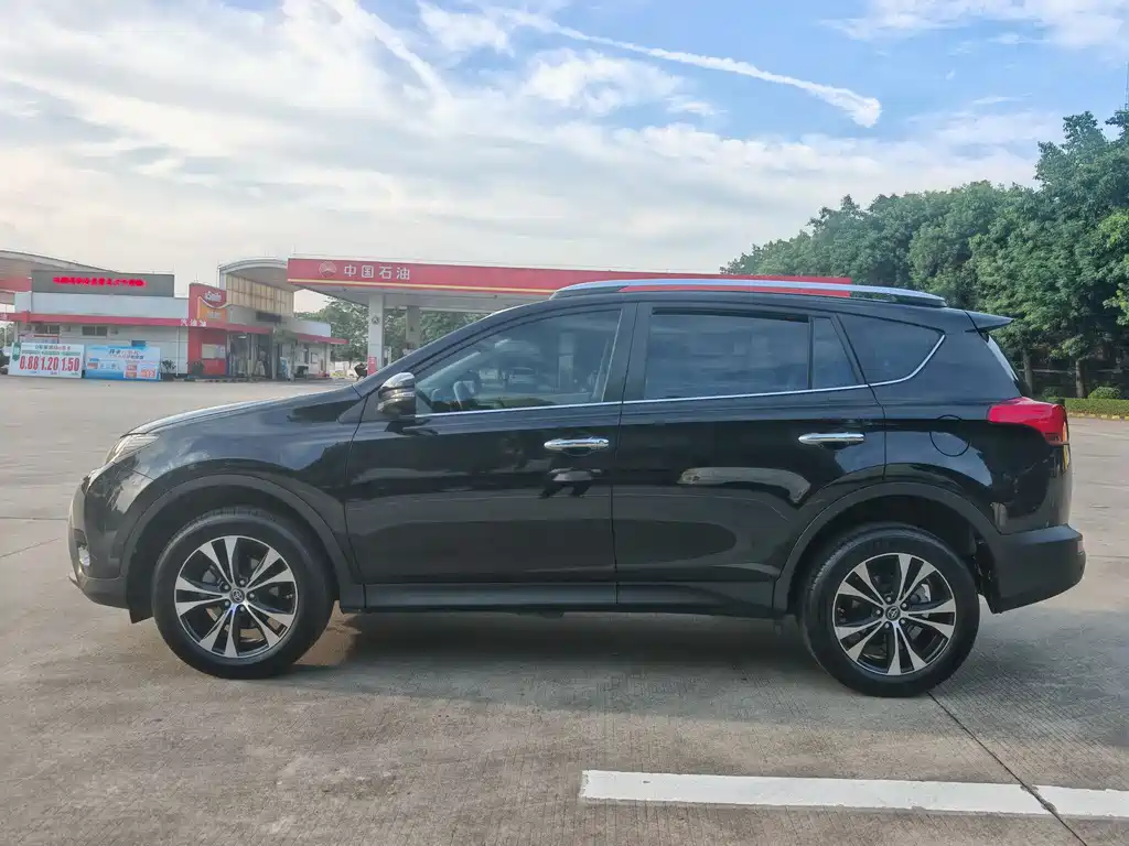 Toyota RAV4 2015 — фото 11