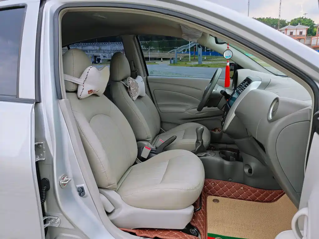 Nissan Sunny 2015 — фото 15