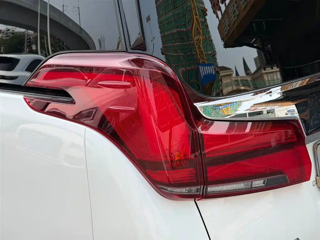 Toyota Alphard 2023 — фото 19