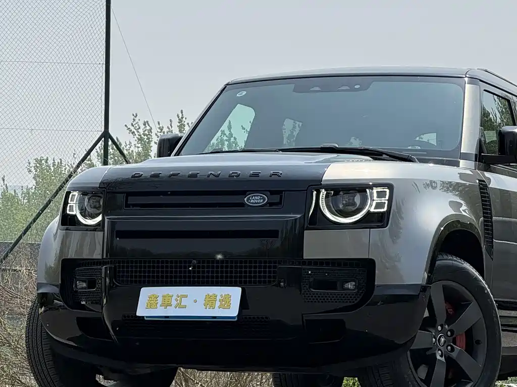 Land Rover Defender 2024