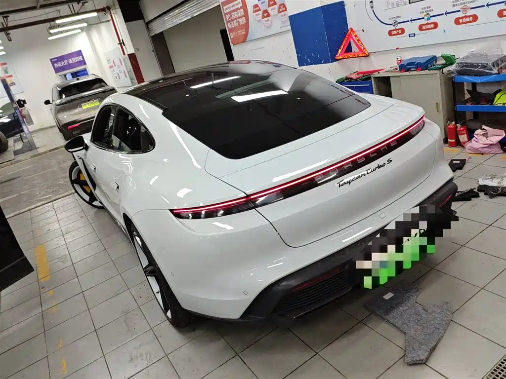 Porsche Taycan 2021