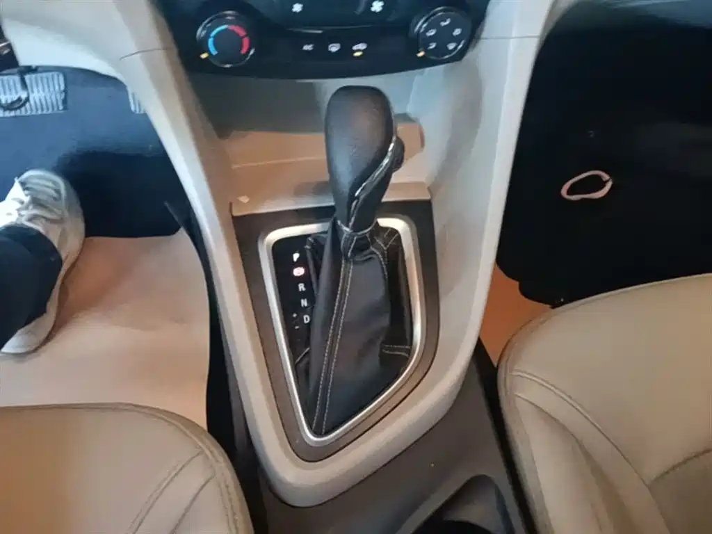 Buick Excelle 2017 — фото 14