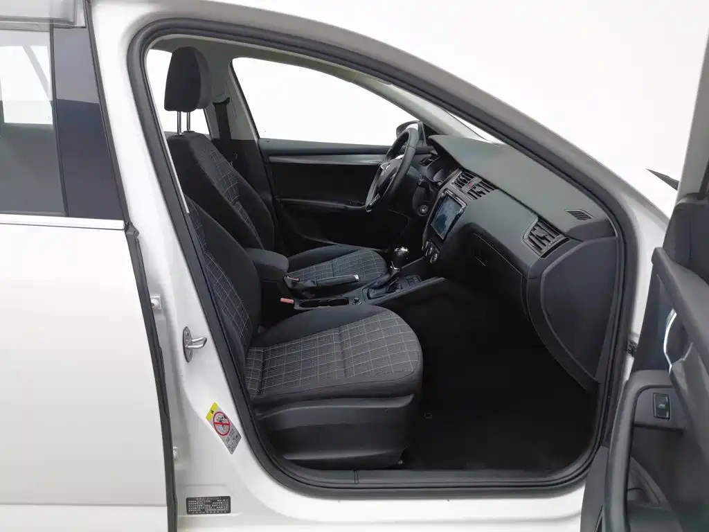 Skoda Octavia 2018 — фото 23