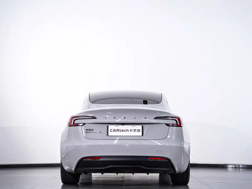 Tesla Model 3 2026 — фото 11