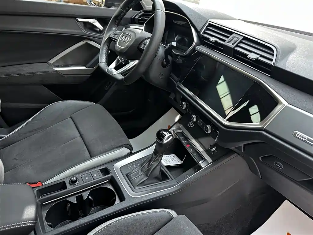 Audi Q3 2022 — фото 10