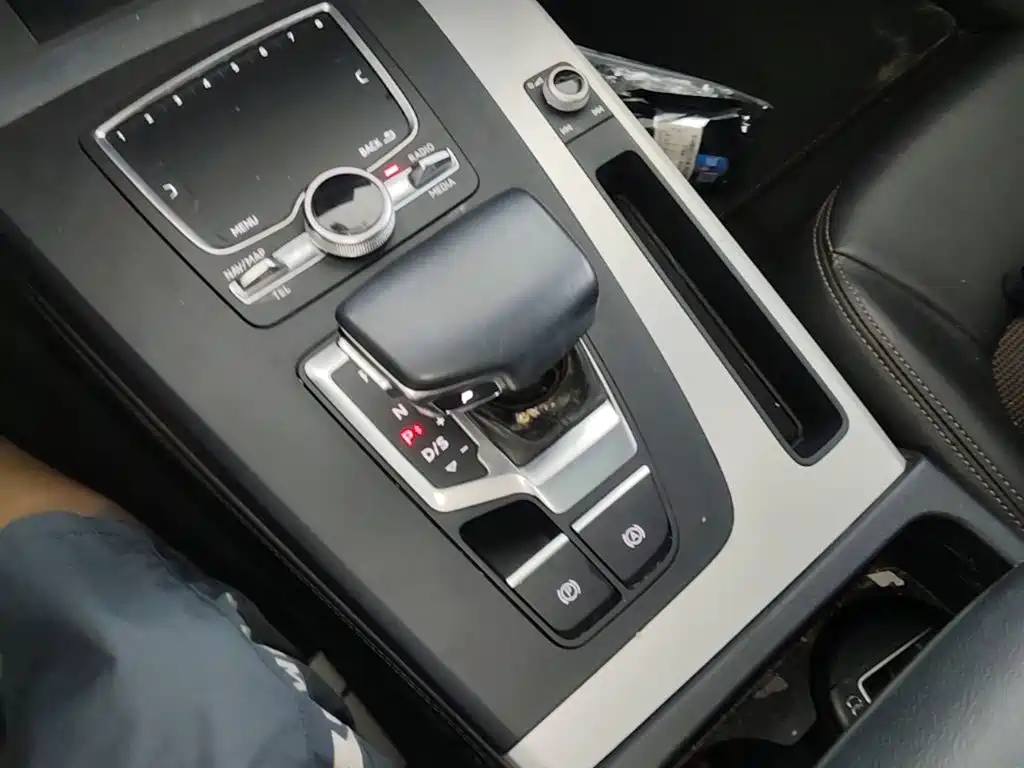 Audi Q5L 2018 — фото 14