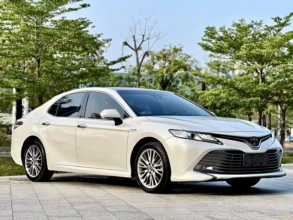 Toyota Camry 2021 — фото 3
