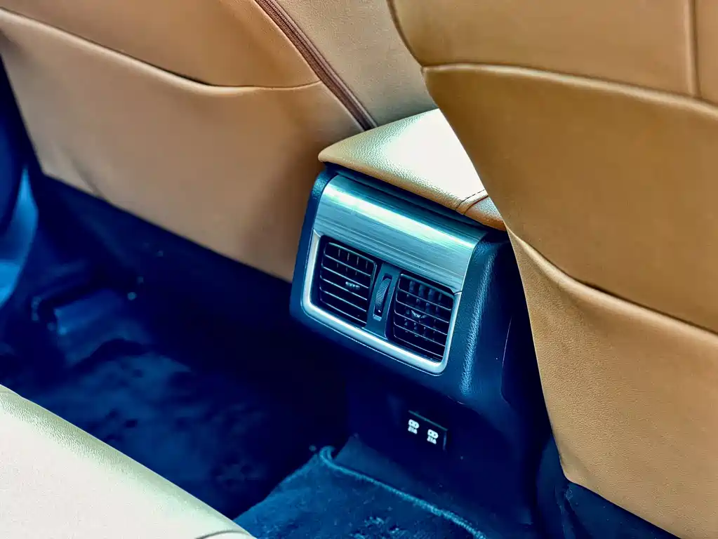 Toyota Camry 2021 — фото 11