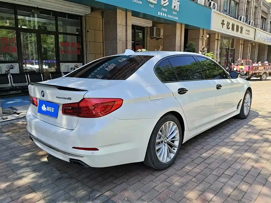 BMW 5 Series 2018 — фото 3