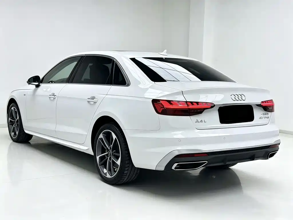 Audi A4L 2023 — фото 20