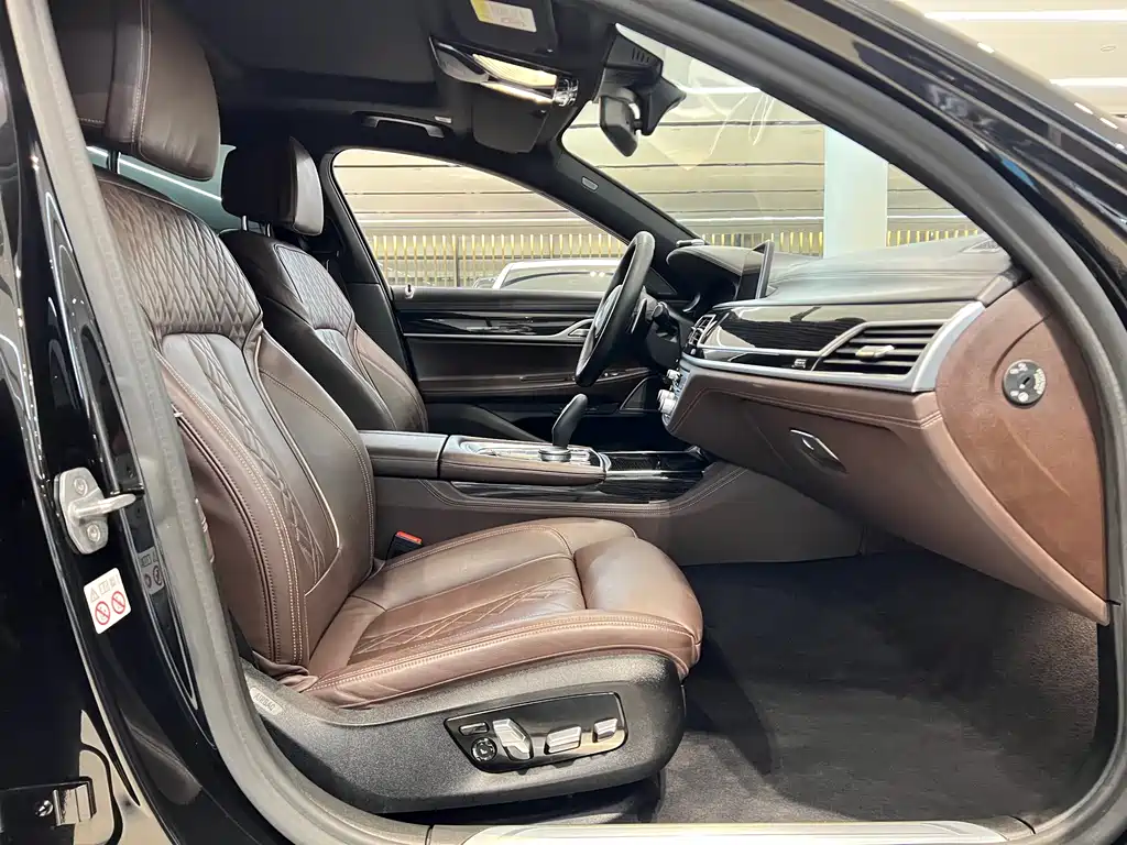 BMW 7 Series 2020 — фото 16