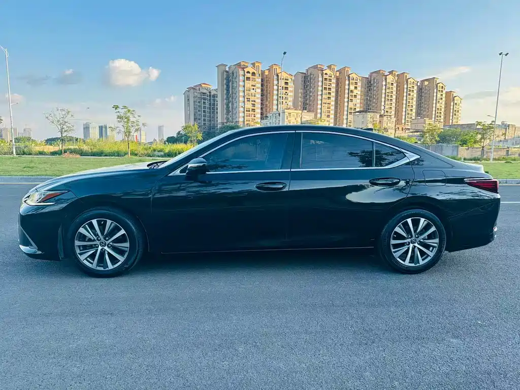 Lexus ES 2020 — фото 5