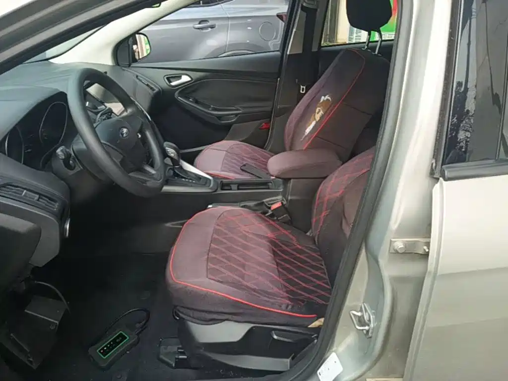 Ford Focus 2015 — фото 11