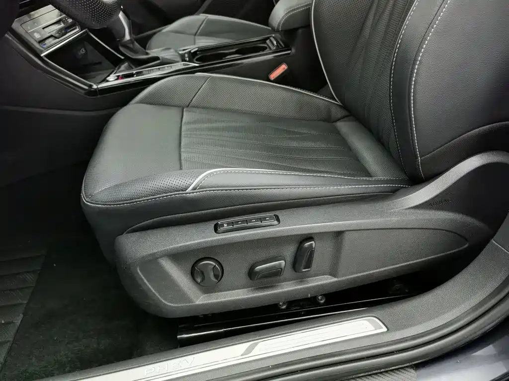 Volkswagen Passat Plug-In Hybrid 2023 — фото 20