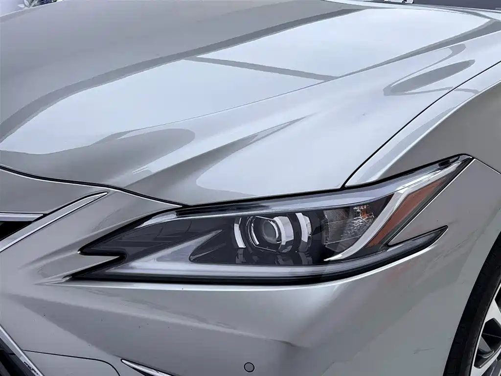 Lexus ES 2022 — фото 14