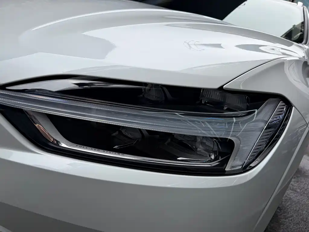 Volvo XC60 2019 — фото 4