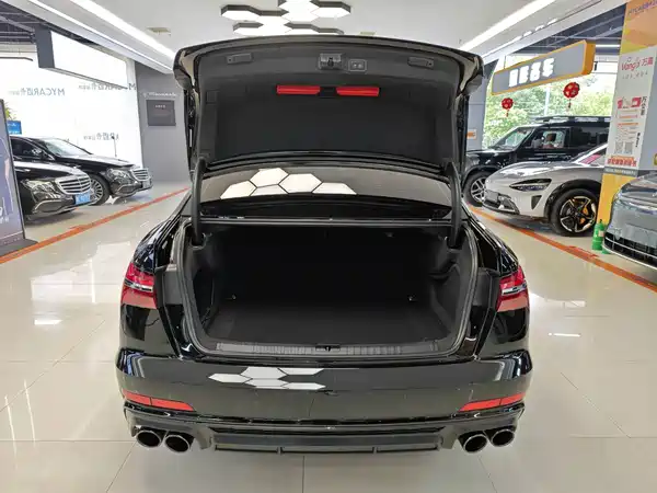 Audi A6L 2021