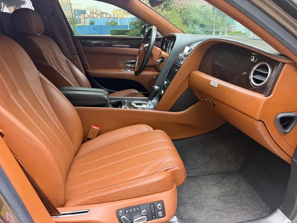 Bentley Flying Spur 2015 — фото 14