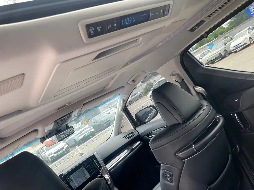 Toyota Vellfire 2020 — фото 13