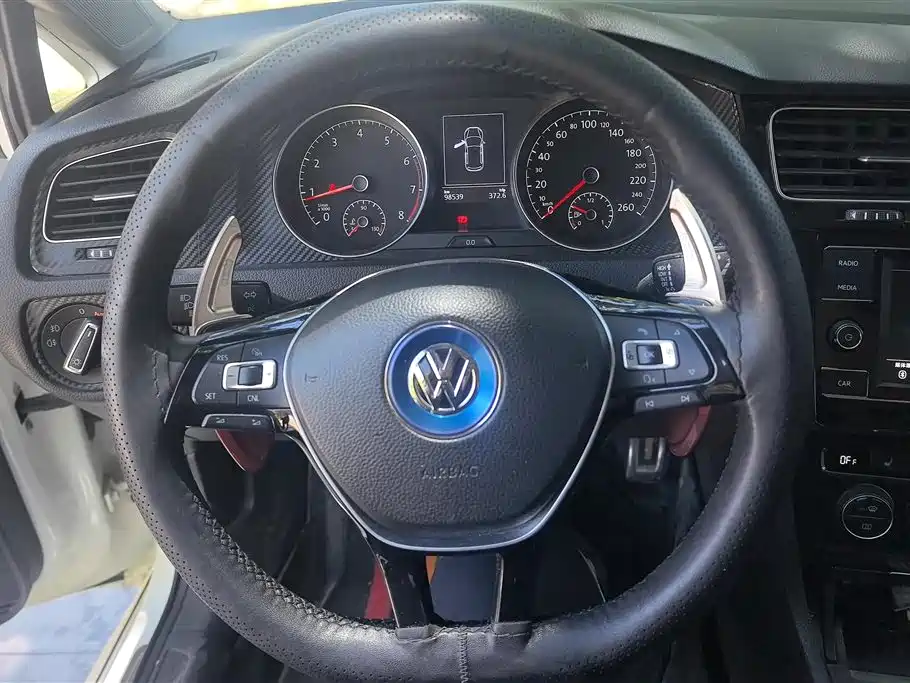 Volkswagen Golf 2017 — фото 15