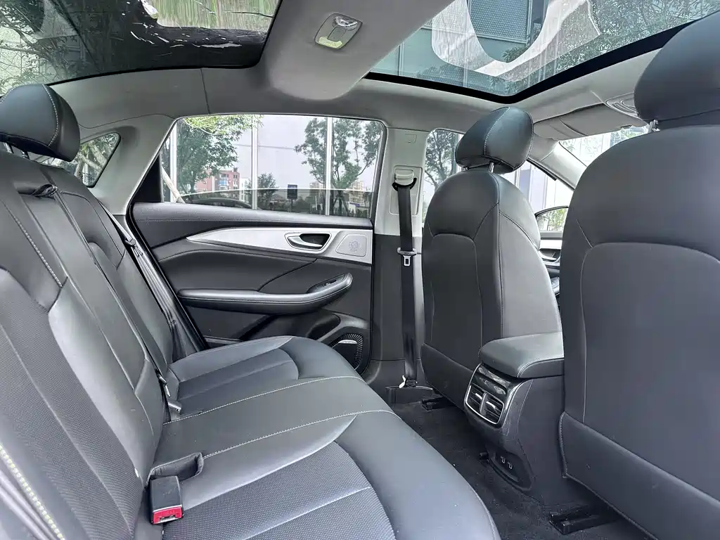 Roewe i6 MAX New Energy 2022 — фото 11
