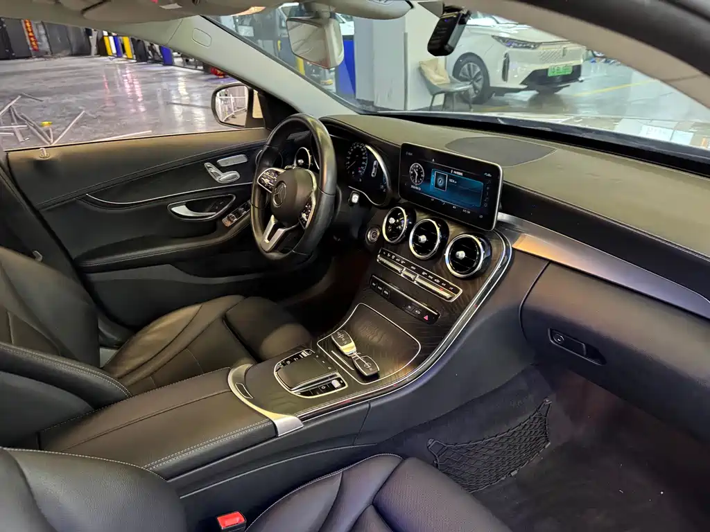 Mercedes-Benz C-Class 2019 — фото 23